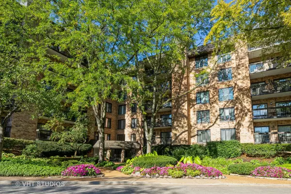 1740 Mission Hills RD #207, Northbrook, IL 60062