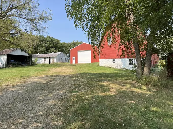 Freeport, IL 61032,4304 W Lily Creek RD