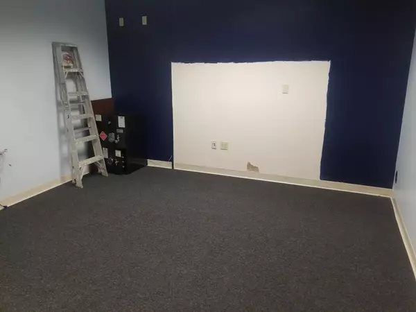 Peru, IL 61354,4371 Venture DR #4373