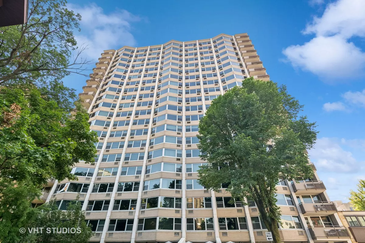 Chicago, IL 60657,555 W Cornelia AVE #412