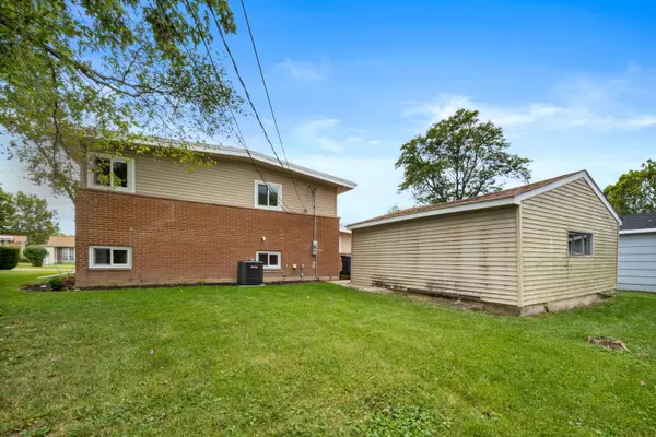 Chicago Heights, IL 60411,331 Sandra LN