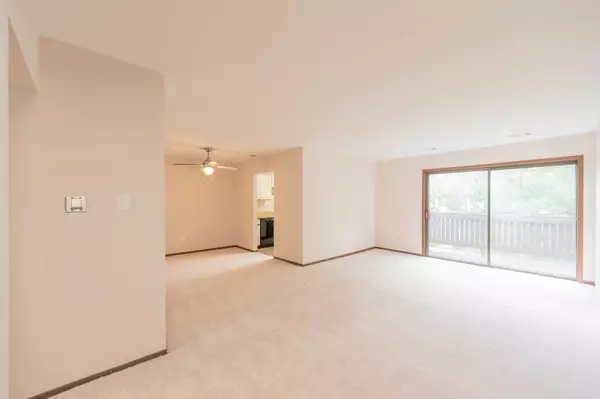 Crete, IL 60417,945 Patricia LN #6