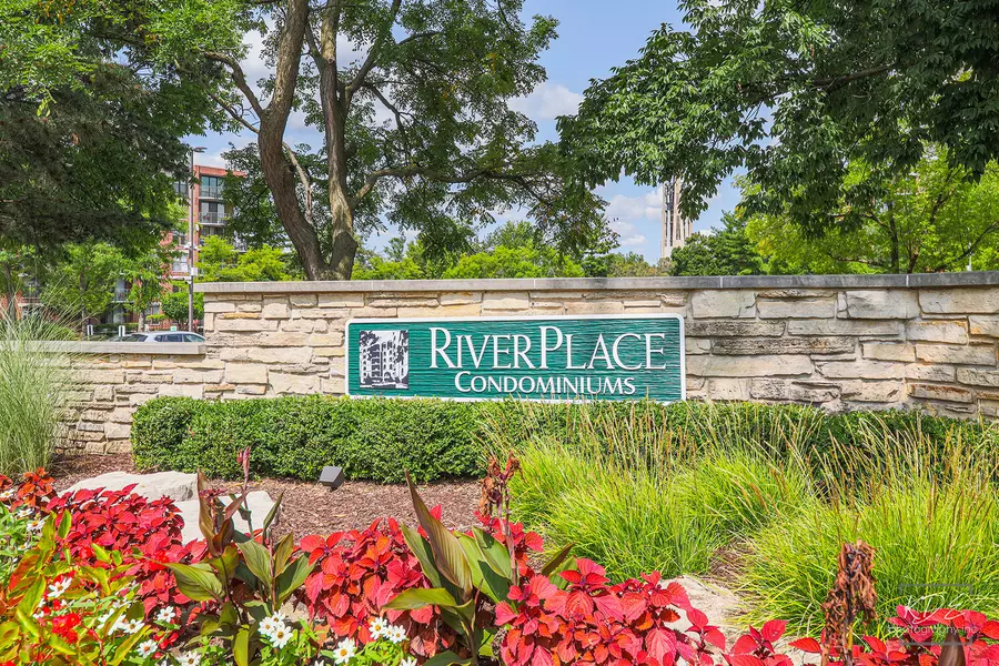 511 Aurora AVE #619, Naperville, IL 60540