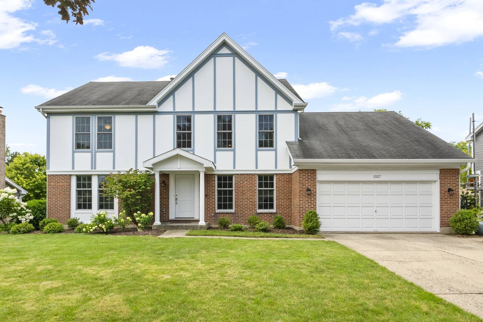 1527 Forever AVE, Libertyville, IL 60048