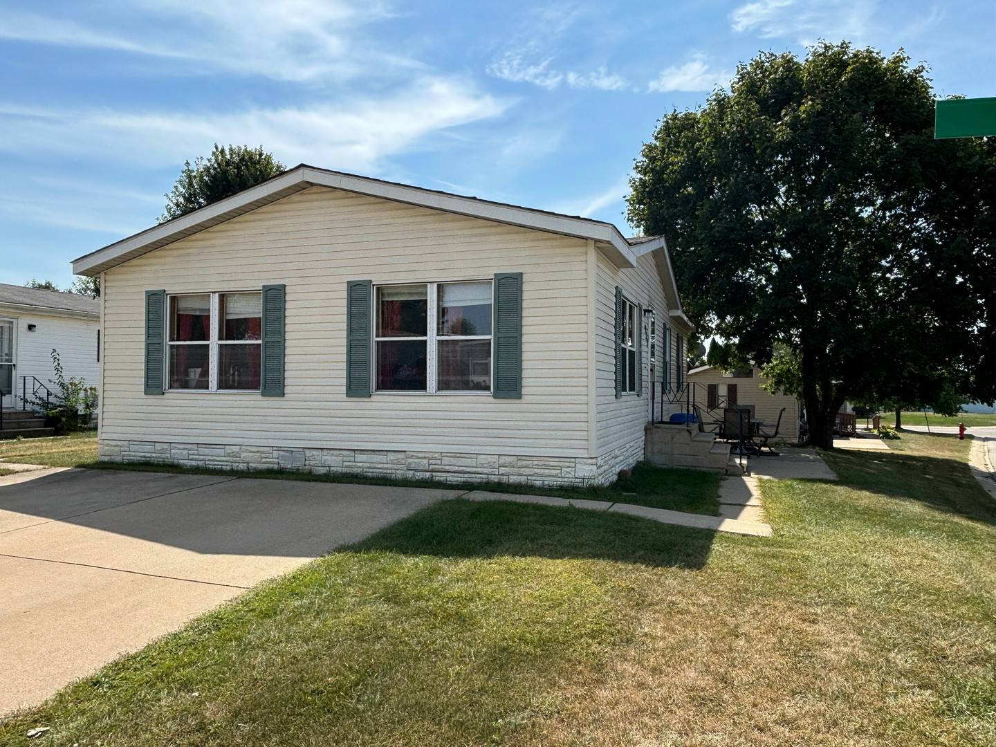 925 Micole DR, Belvidere, IL 61008