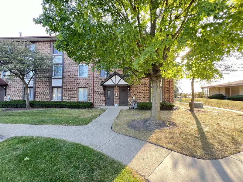 6 Crestview LN #8, Vernon Hills, IL 60061