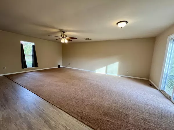 Monticello, IL 61856,831 N Walnut ST