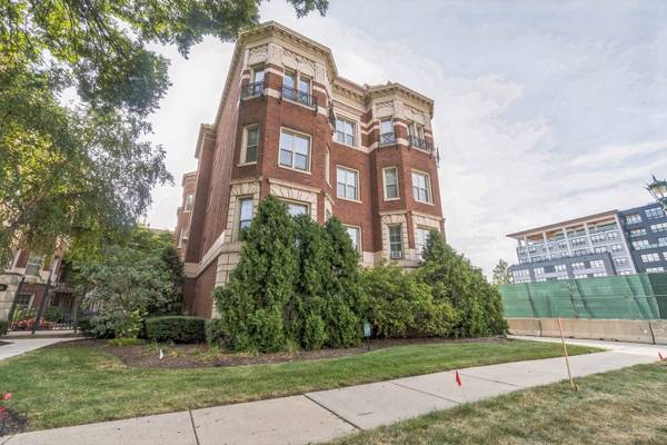 426 S Euclid AVE #1S, Oak Park, IL 60302