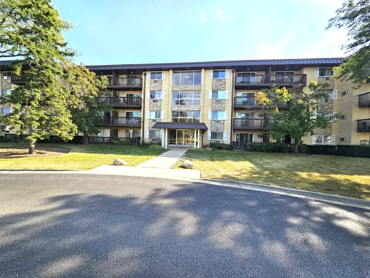 Arlington Heights, IL 60005,2214 S Goebbert RD #276