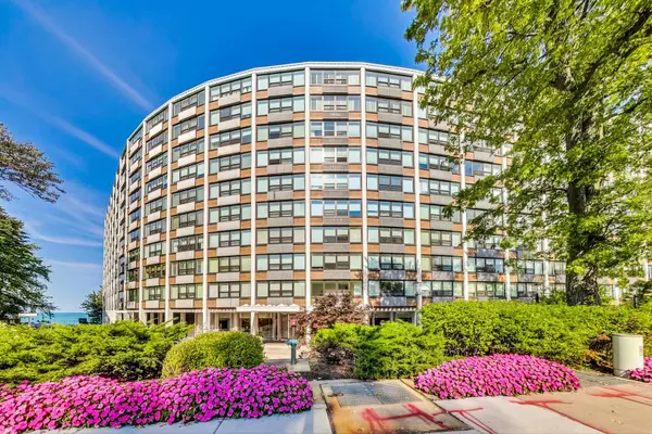 1630 Sheridan RD #8B, Wilmette, IL 60091