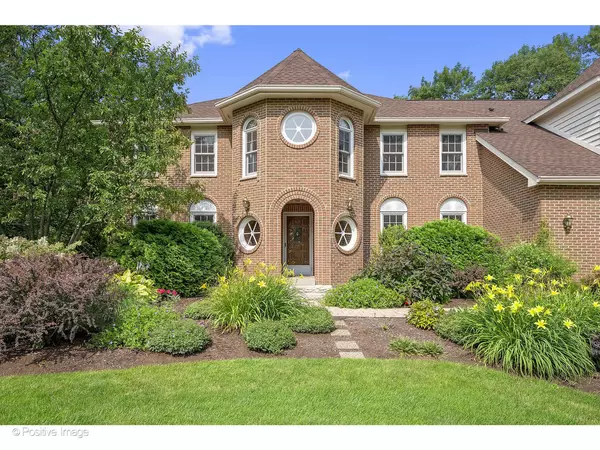 7S660 Hobson Trails DR, Naperville, IL 60540