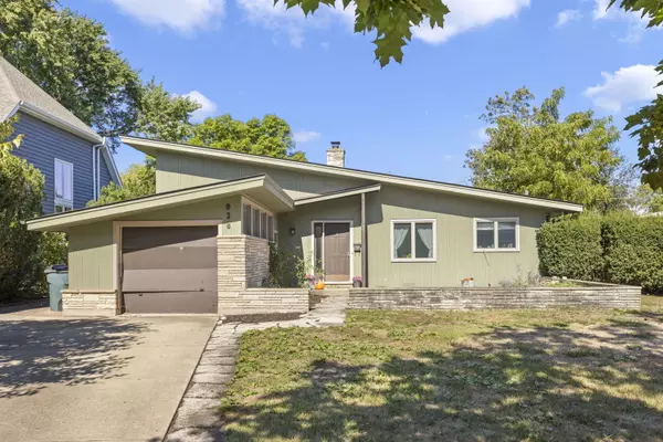 938 Waverly RD, Glen Ellyn, IL 60137