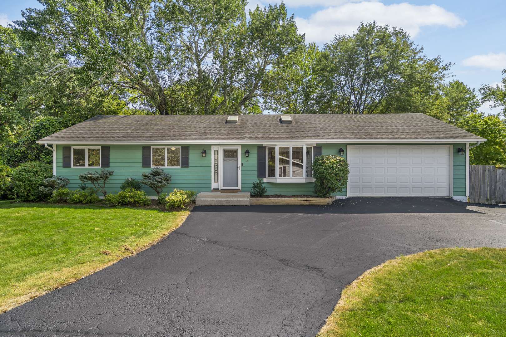 127 Center ST, Port Barrington, IL 60010