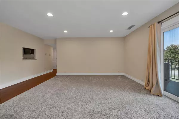 Downers Grove, IL 60516,6525 Main ST #302