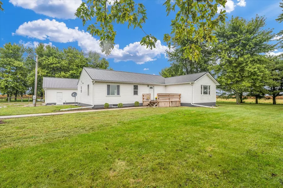 990 E 500 North RD, Bement, IL 61813
