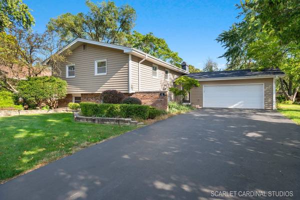 4 E Gartner RD, Naperville, IL 60540