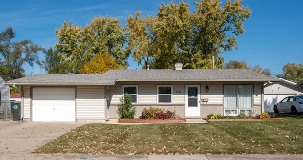 116 Crestwood DR, Streamwood, IL 60107