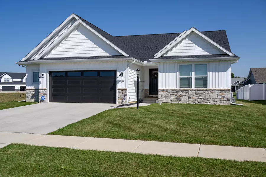 710 Cates DR, Mahomet, IL 61853