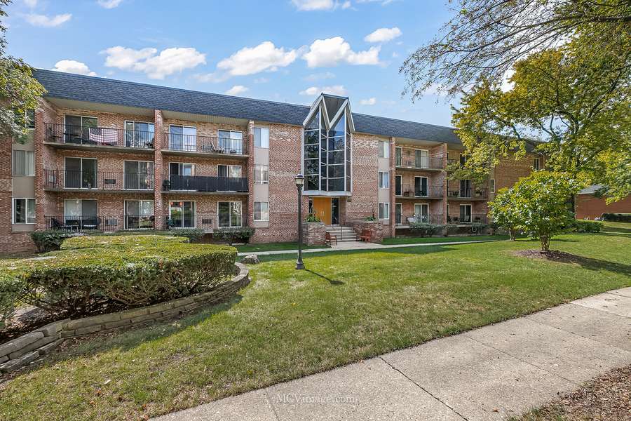 1001 N Mill ST #312, Naperville, IL 60563