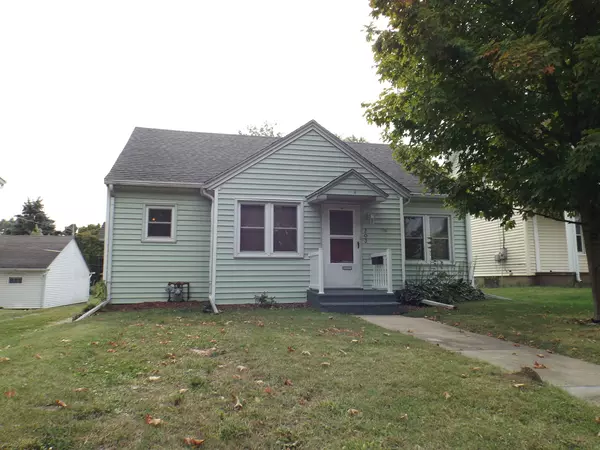 203 13th AVE, Sterling, IL 61081