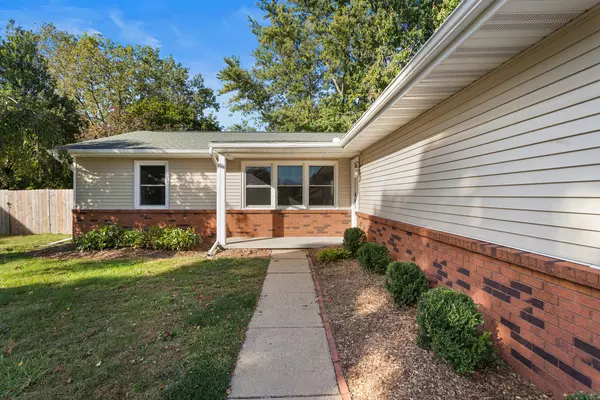 Urbana, IL 61801,2507 Grange DR