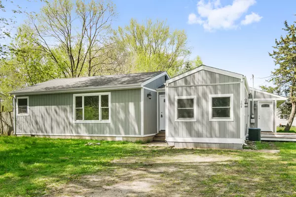 104 W South AVE, Spring Grove, IL 60081