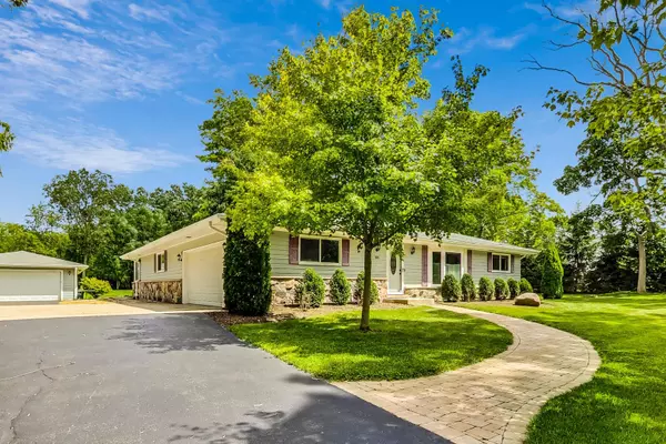 Libertyville, IL 60048,360 S ST MARYS RD
