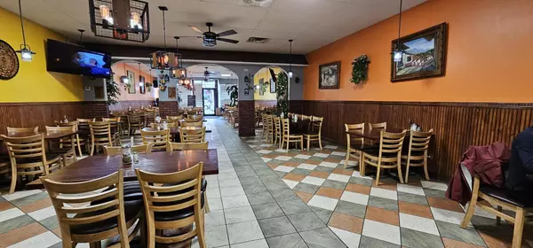 Chicago, IL 60626,7022 N Clark ST
