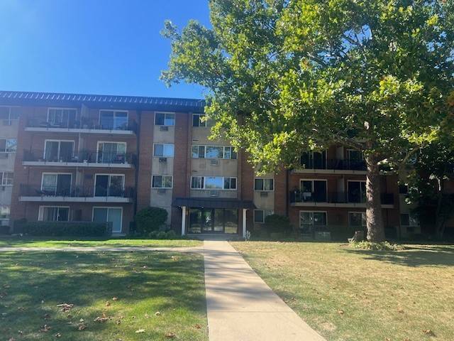 2230 S Goebbert RD #138, Arlington Heights, IL 60005