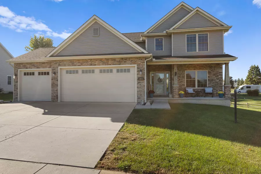 1901 Slade LN, Mahomet, IL 61853