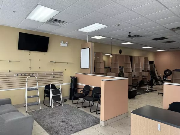 Algonquin, IL 60102,252 S Randall RD