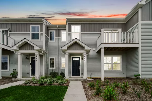 444 Comstock RD, South Elgin, IL 60177