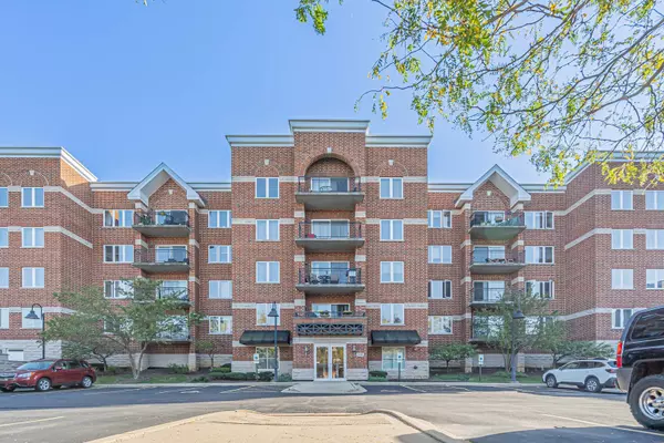 3401 N Carriageway DR #303, Arlington Heights, IL 60004