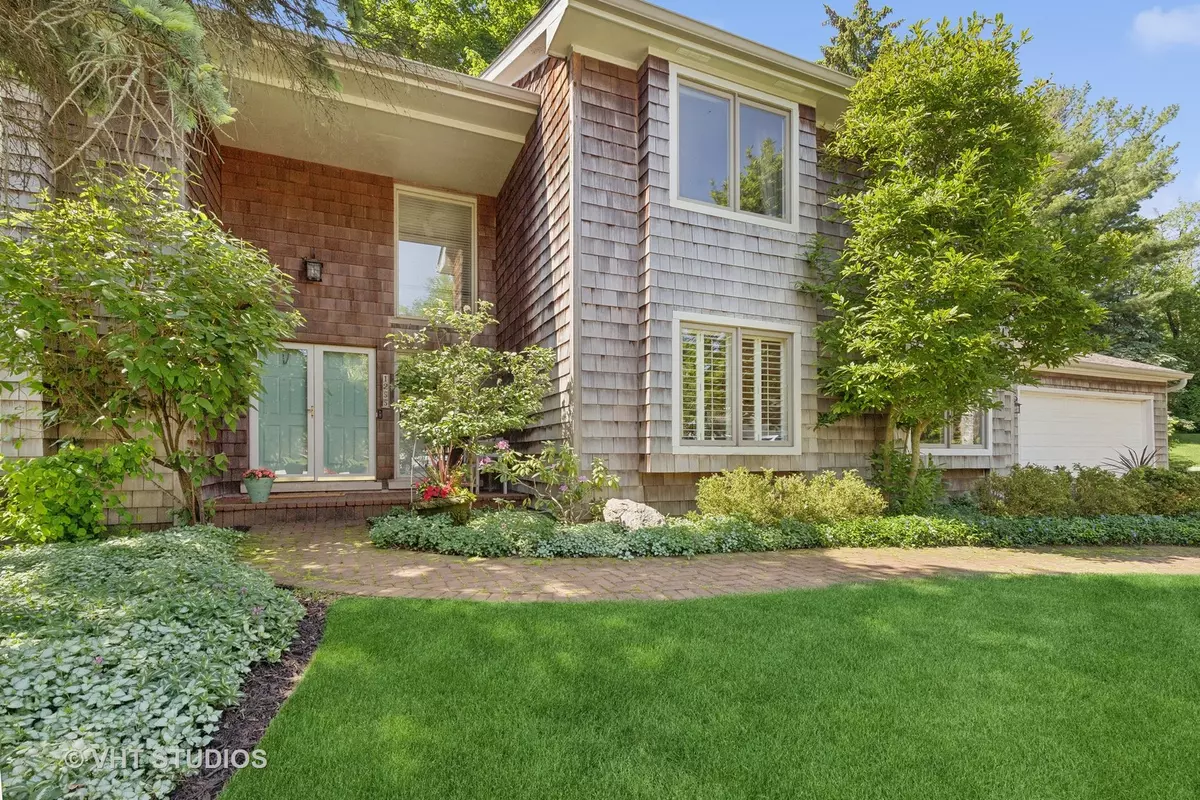 Libertyville, IL 60048,1255 Saint James PL