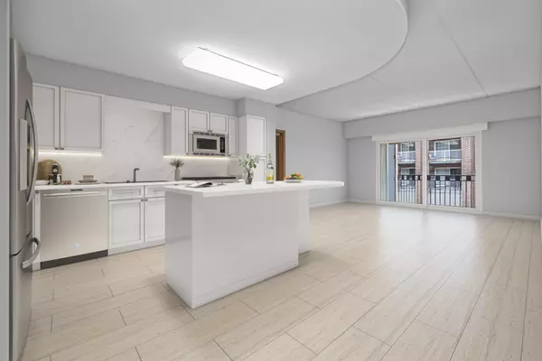 Harwood Heights, IL 60706,7410 W Lawrence AVE #217