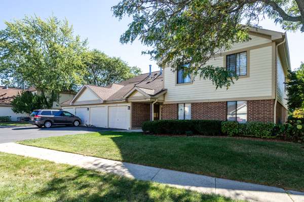 895 E Coach RD #1, Palatine, IL 60074