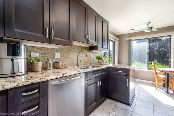 Palatine, IL 60074,895 E Coach RD #1