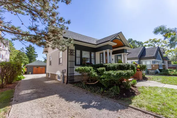 Barrington, IL 60010,425 N Hough ST