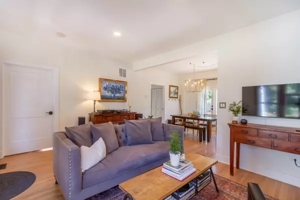 Barrington, IL 60010,425 N Hough ST