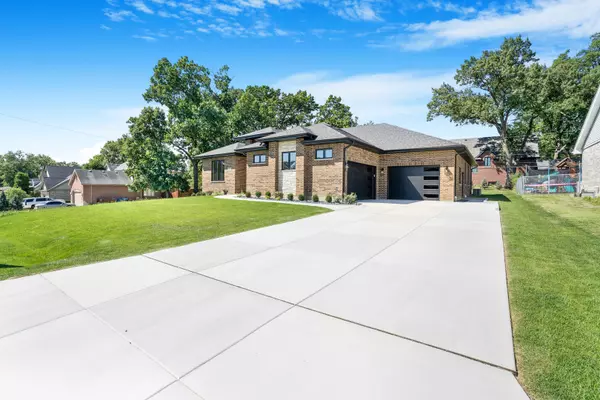 Palos Hills, IL 60465,10058 S 86th CT