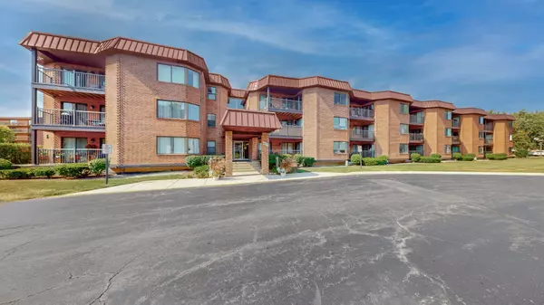 6425 Clarendon Hills RD #319, Willowbrook, IL 60527