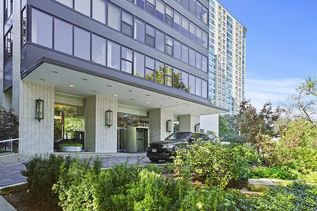 Chicago, IL 60657,3150 N Lake Shore DR #11F-12F