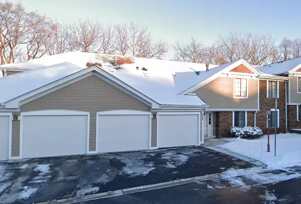 375 Sandalwood LN #A2, Schaumburg, IL 60193