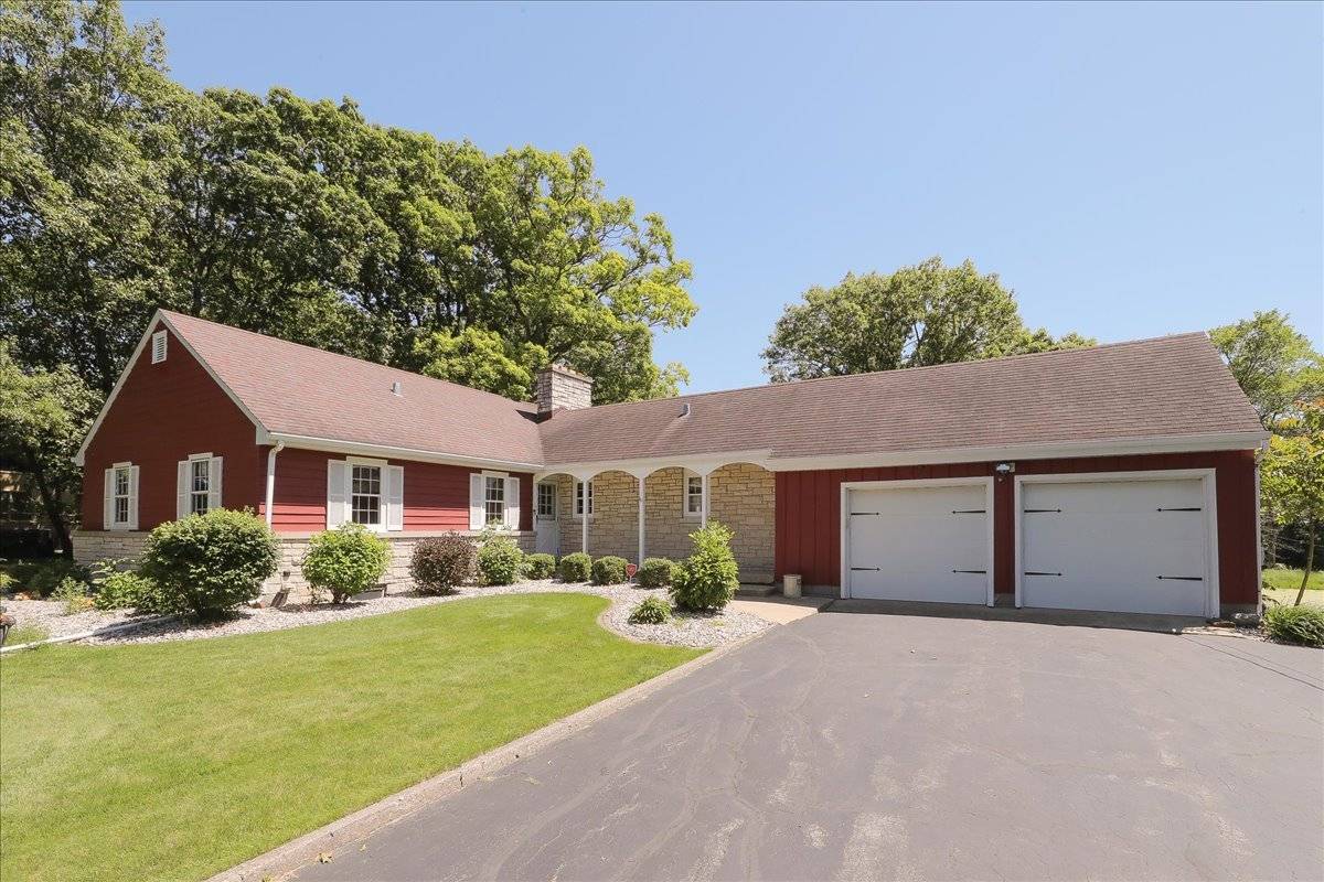 650 E Steger RD, Crete, IL 60417