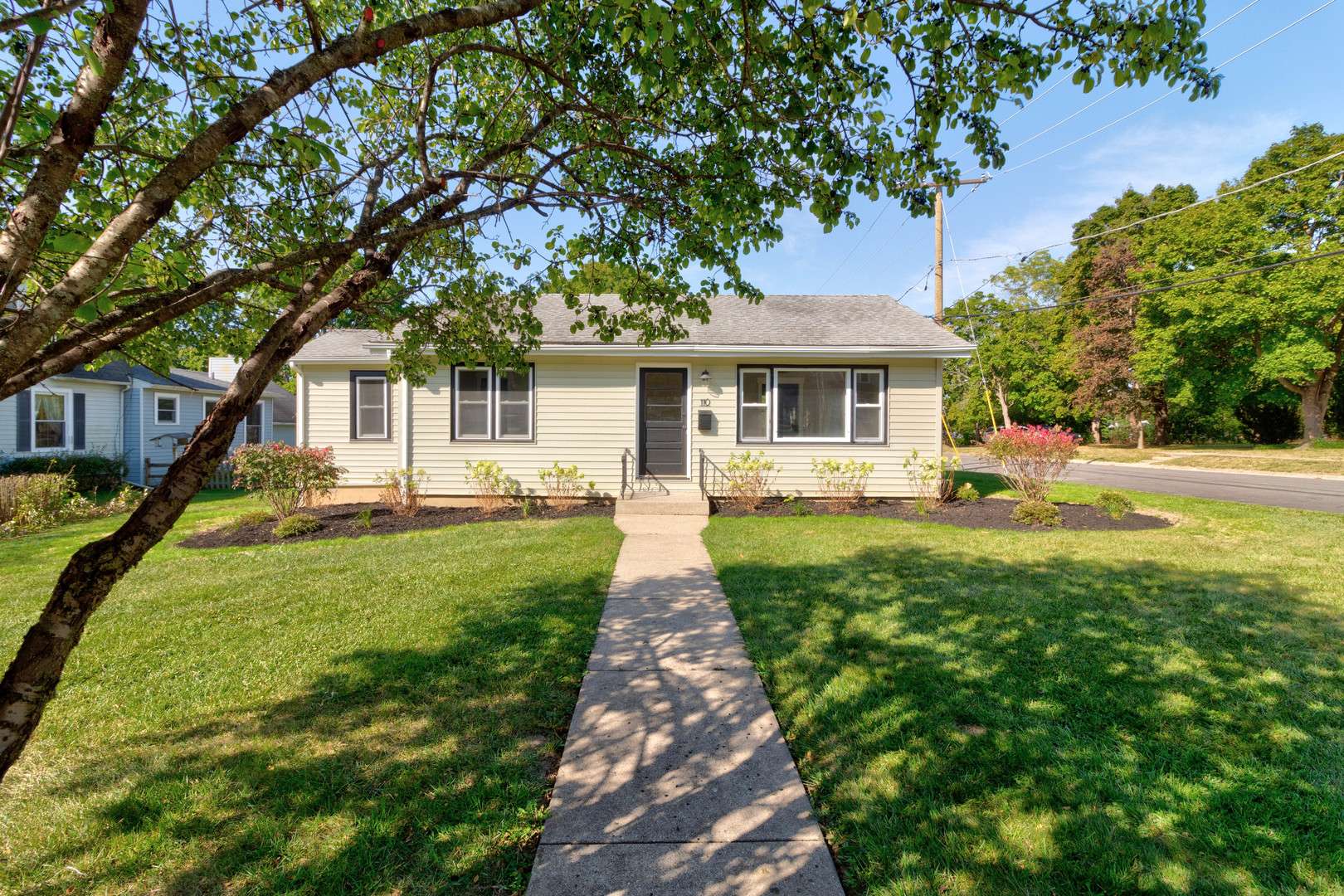 110 Orchard ST, Round Lake, IL 60073