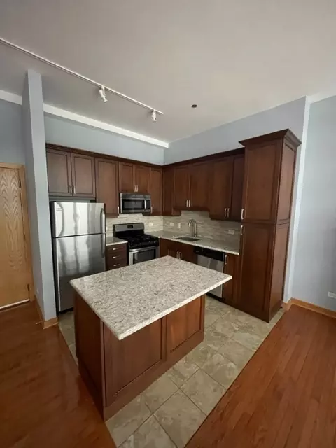 Chicago, IL 60654,333 W Hubbard ST #3D