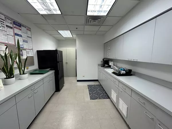 Morton Grove, IL 60053,8150 Lehigh AVE #OFFICE