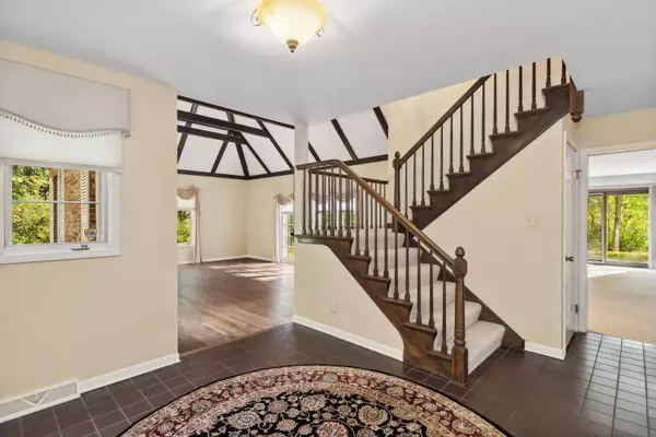 Libertyville, IL 60048,1215 Oak Trail DR