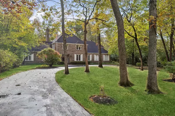 Libertyville, IL 60048,1215 Oak Trail DR