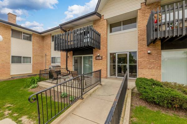 20B Kingery Quarter #108, Willowbrook, IL 60527